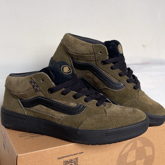 Vans Men’s Zahba Mid
Beatrice Domond Dark Olive
VN000CBSDOL
Sneakers - Picture 6 of 16